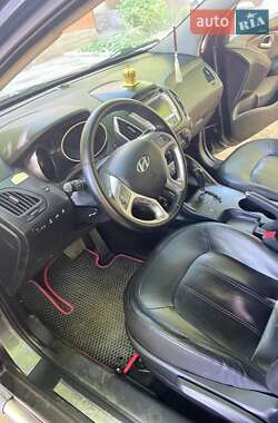 Внедорожник / Кроссовер Hyundai Tucson 2010 в 