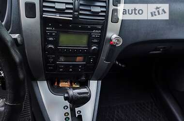 Внедорожник / Кроссовер Hyundai Tucson 2011 в 