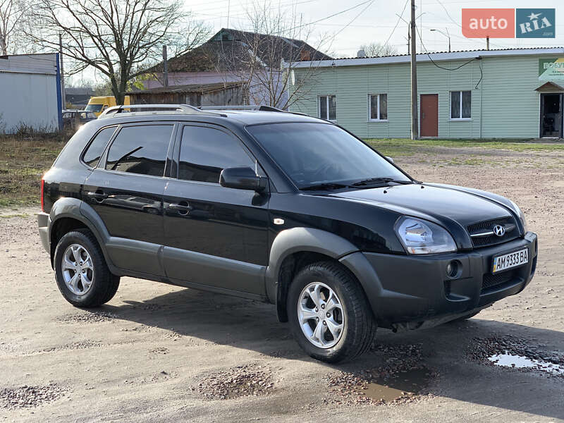 Позашляховик / Кросовер Hyundai Tucson 2009 в Романіву