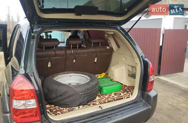 Внедорожник / Кроссовер Hyundai Tucson 2006 в 