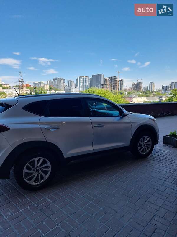 Внедорожник / Кроссовер Hyundai Tucson 2015 в Киеве