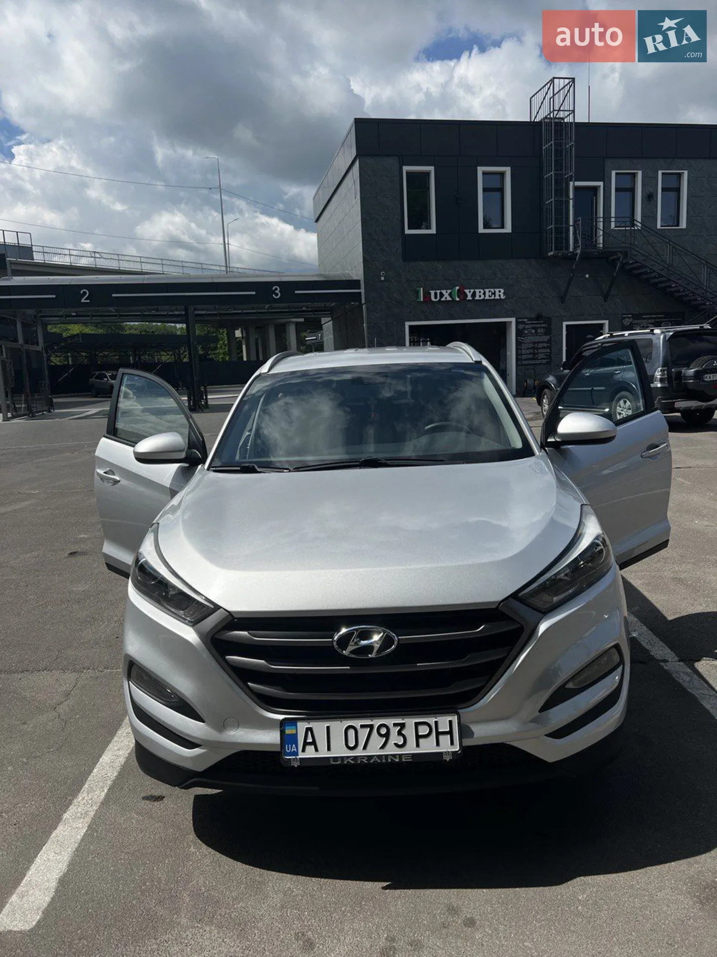Hyundai Tucson 2017 VIN KM8J3CA42HU442065 фото оголошення 2 з 27