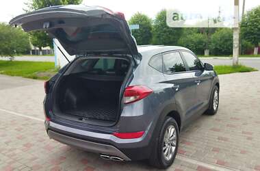 Внедорожник / Кроссовер Hyundai Tucson 2016 в 