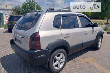 Внедорожник / Кроссовер Hyundai Tucson 2006 в 