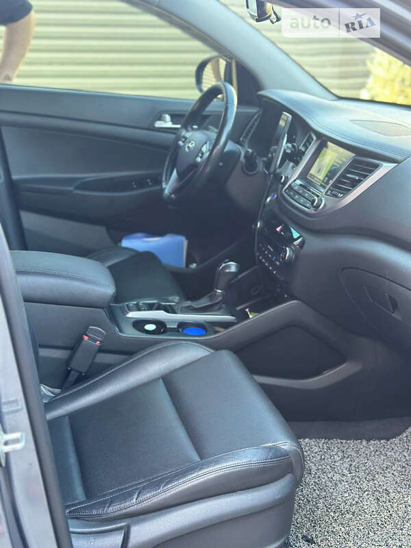 Позашляховик / Кросовер Hyundai Tucson 2015 в Умані