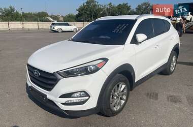 Внедорожник / Кроссовер Hyundai Tucson 2015 в 