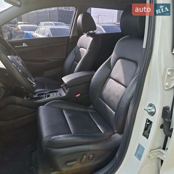 Позашляховик / Кросовер Hyundai Tucson 2015 в Тульчині