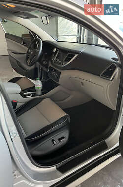 Внедорожник / Кроссовер Hyundai Tucson 2017 в 