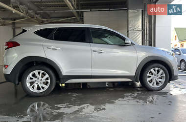 Внедорожник / Кроссовер Hyundai Tucson 2017 в 