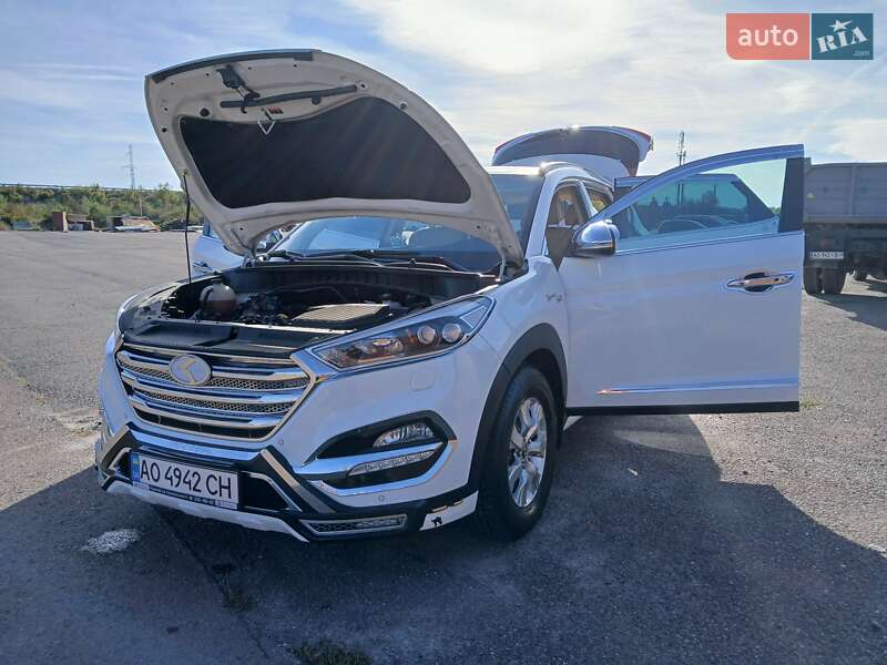 Позашляховик / Кросовер Hyundai Tucson 2016 в Ужгороді