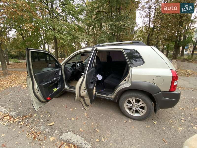 Позашляховик / Кросовер Hyundai Tucson 2007 в Кривому Розі фото 10 Позашляховик / Кросовер Hyundai Tucson 2007 в Кривому Розі