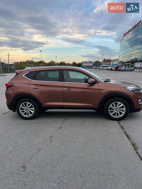 Позашляховик / Кросовер Hyundai Tucson 2018 в 
