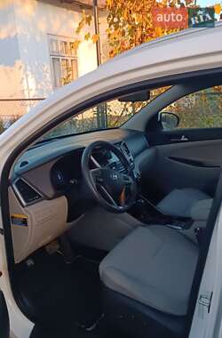 Позашляховик / Кросовер Hyundai Tucson 2015 в 