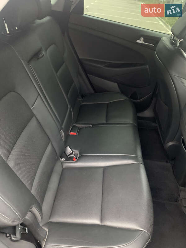 Внедорожник / Кроссовер Hyundai Tucson 2016 в Киеве