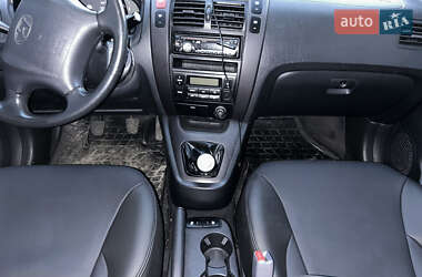 Внедорожник / Кроссовер Hyundai Tucson 2005 в 