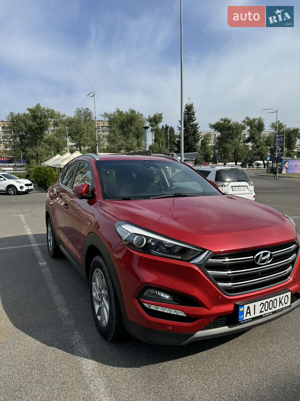 Внедорожник / Кроссовер Hyundai Tucson 2015 в Петропавловской Борщаговке