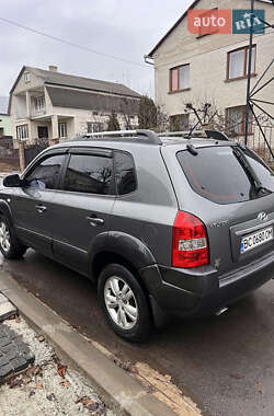 Внедорожник / Кроссовер Hyundai Tucson 2010 в 