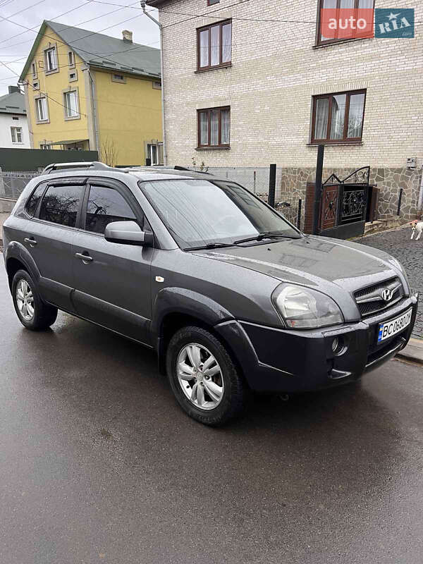 Внедорожник / Кроссовер Hyundai Tucson 2010 в 