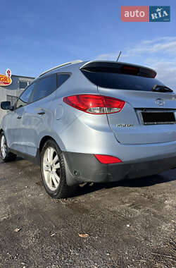 Внедорожник / Кроссовер Hyundai Tucson 2010 в 