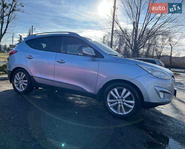 Внедорожник / Кроссовер Hyundai Tucson 2010 в 