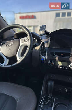 Внедорожник / Кроссовер Hyundai Tucson 2010 в 