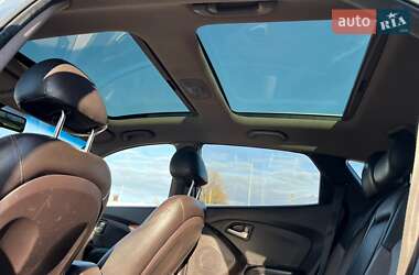 Внедорожник / Кроссовер Hyundai Tucson 2010 в 