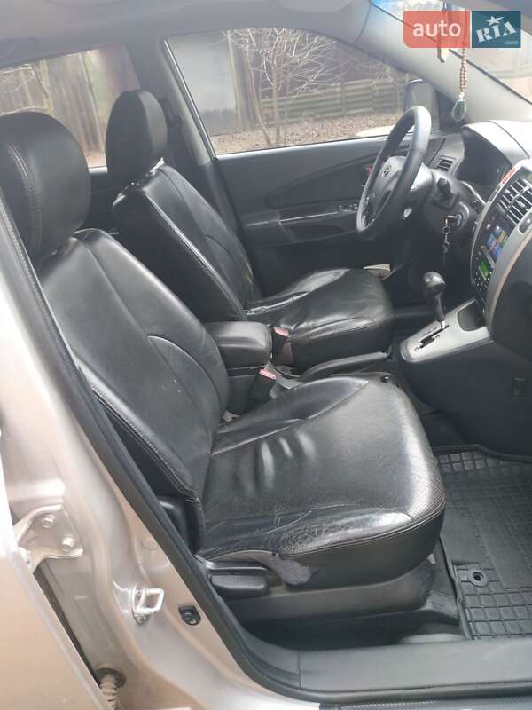 Внедорожник / Кроссовер Hyundai Tucson 2008 в Ромнах