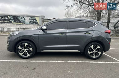 Внедорожник / Кроссовер Hyundai Tucson 2017 в 