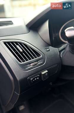 Внедорожник / Кроссовер Hyundai Tucson 2011 в 