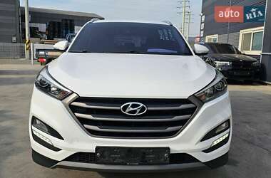 Внедорожник / Кроссовер Hyundai Tucson 2015 в 