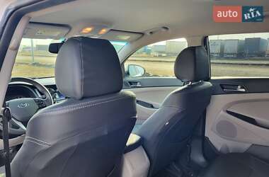 Позашляховик / Кросовер Hyundai Tucson 2016 в 