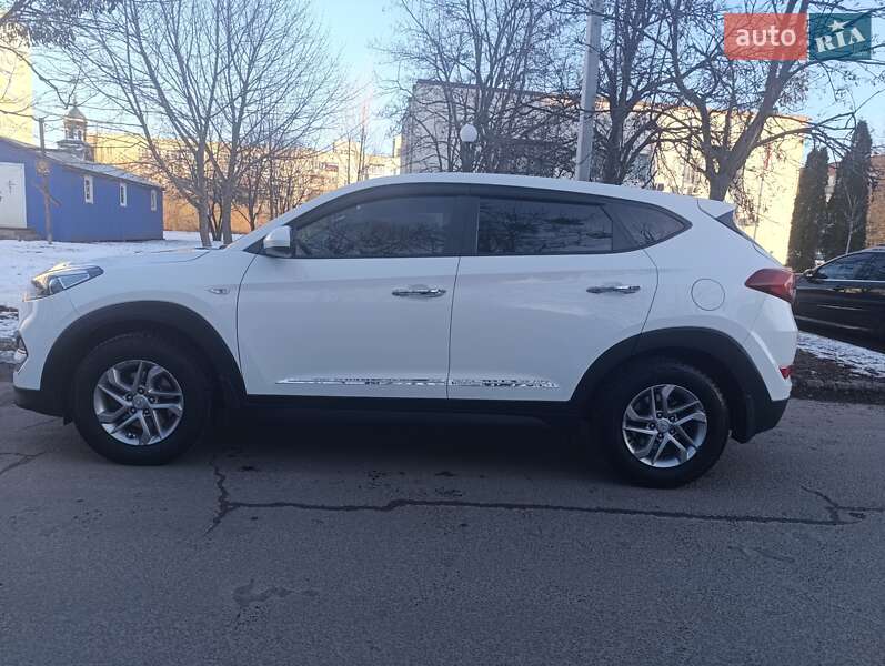 Позашляховик / Кросовер Hyundai Tucson 2016 в Києві