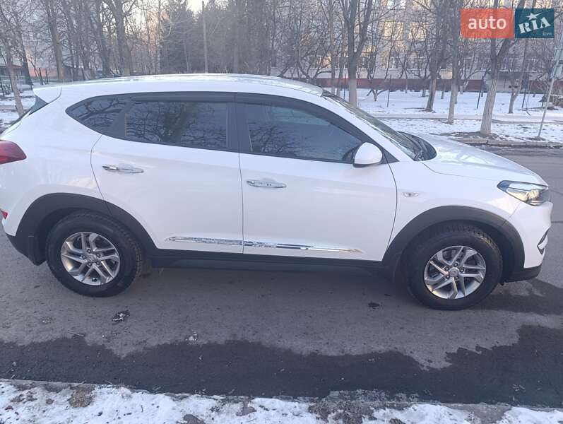 Позашляховик / Кросовер Hyundai Tucson 2016 в Києві