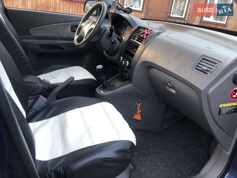 Позашляховик / Кросовер Hyundai Tucson 2004 в Східниці