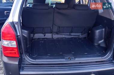 Внедорожник / Кроссовер Hyundai Tucson 2006 в 
