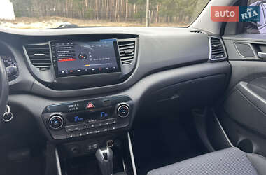 Внедорожник / Кроссовер Hyundai Tucson 2016 в 