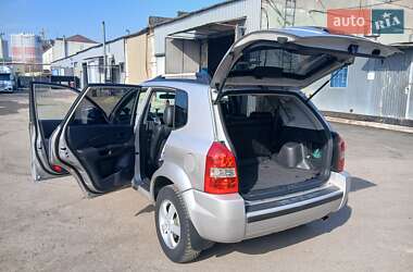 Внедорожник / Кроссовер Hyundai Tucson 2005 в 