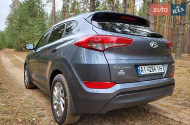 Внедорожник / Кроссовер Hyundai Tucson 2015 в 