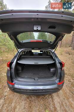 Внедорожник / Кроссовер Hyundai Tucson 2015 в 