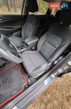 Внедорожник / Кроссовер Hyundai Tucson 2015 в 