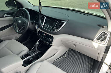 Внедорожник / Кроссовер Hyundai Tucson 2016 в 