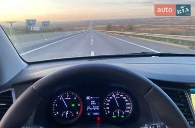 Внедорожник / Кроссовер Hyundai Tucson 2017 в 