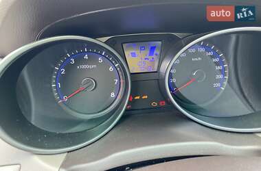 Внедорожник / Кроссовер Hyundai Tucson 2011 в 