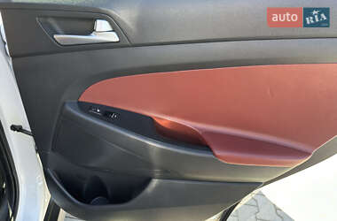 Внедорожник / Кроссовер Hyundai Tucson 2017 в 