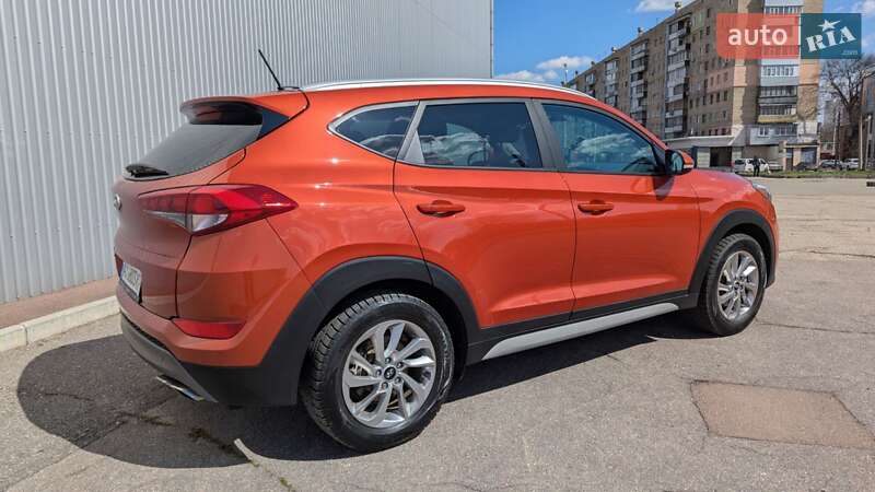 Позашляховик / Кросовер Hyundai Tucson 2016 в Харкові