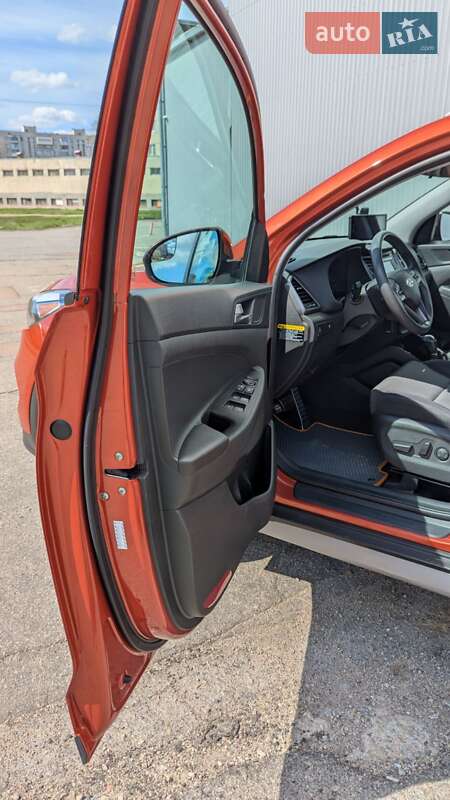 Позашляховик / Кросовер Hyundai Tucson 2016 в Харкові