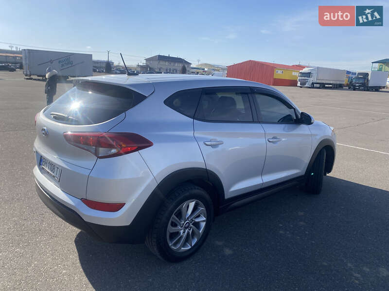 Позашляховик / Кросовер Hyundai Tucson 2016 в Одесі