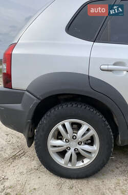 Внедорожник / Кроссовер Hyundai Tucson 2010 в 