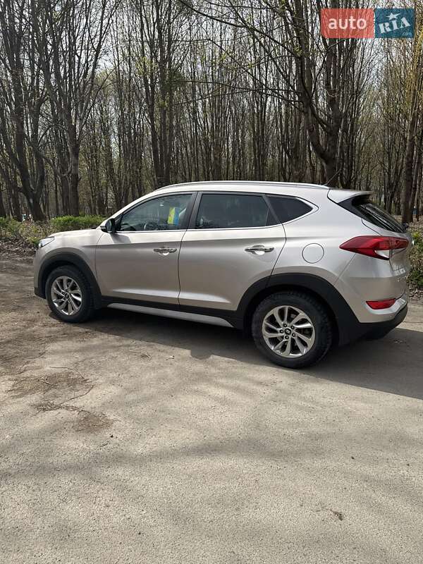 Позашляховик / Кросовер Hyundai Tucson 2017 в 