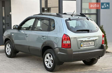 Внедорожник / Кроссовер Hyundai Tucson 2009 в 